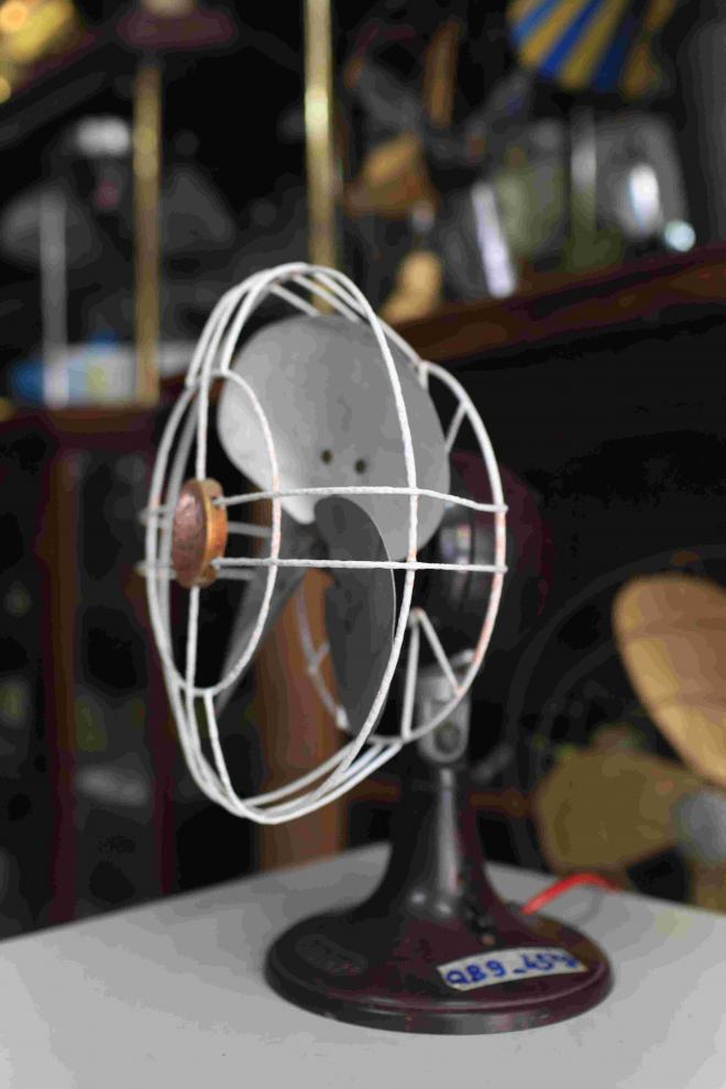 Calor Antique electric fan old art deco bakelite machine age vintage mid centure iron