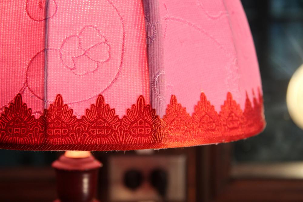 White highlight pink shade table lamp 