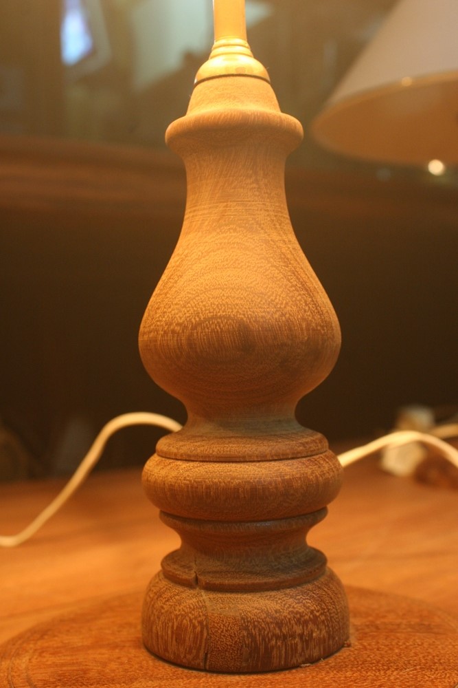 Hard wooden table lamp