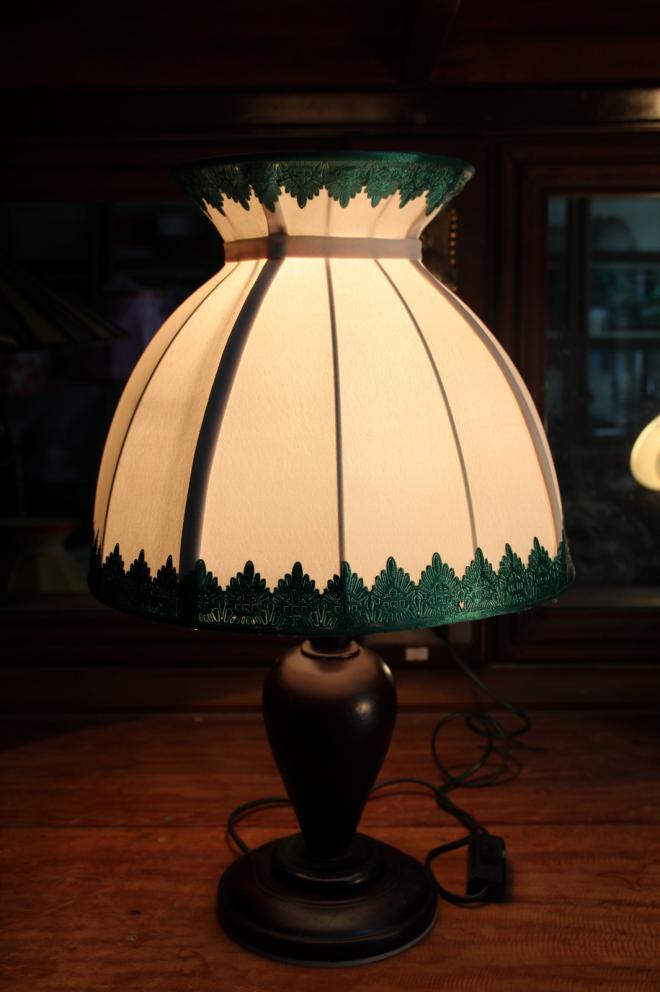 White and Green Hightlight Shade with wooden base